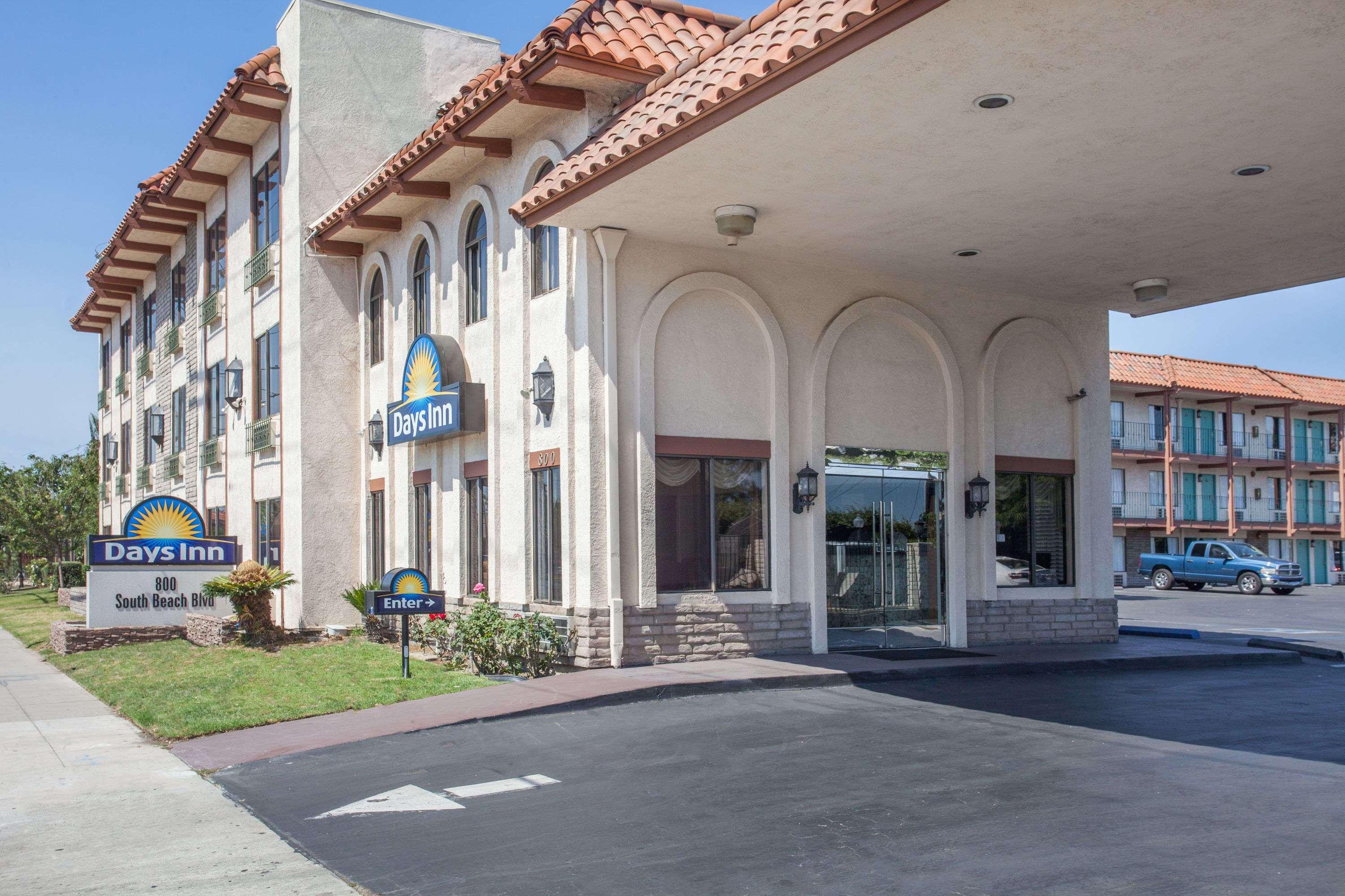 Days Inn By Wyndham Anaheim Near The Park Exterior photo