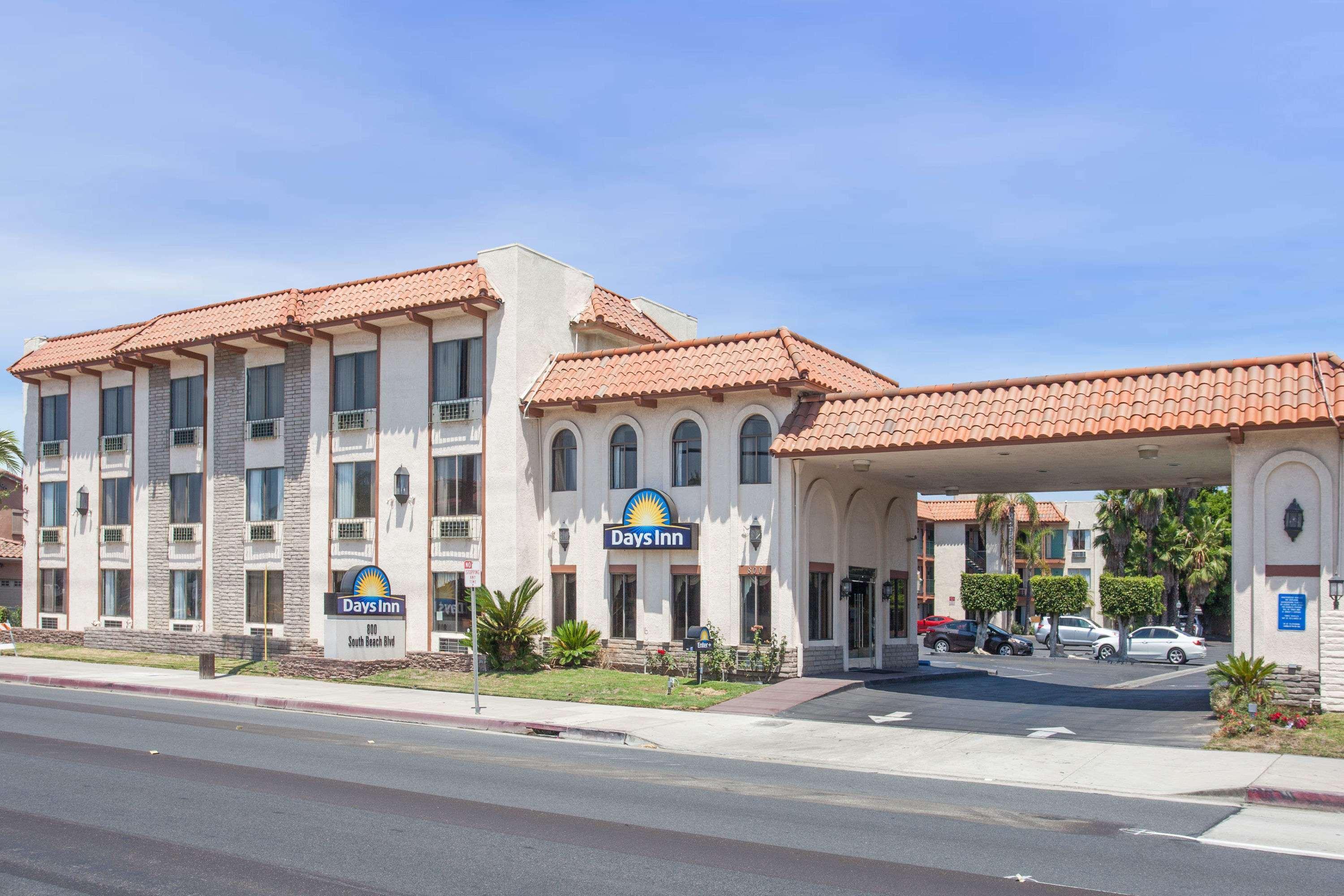 Days Inn By Wyndham Anaheim Near The Park Exterior photo