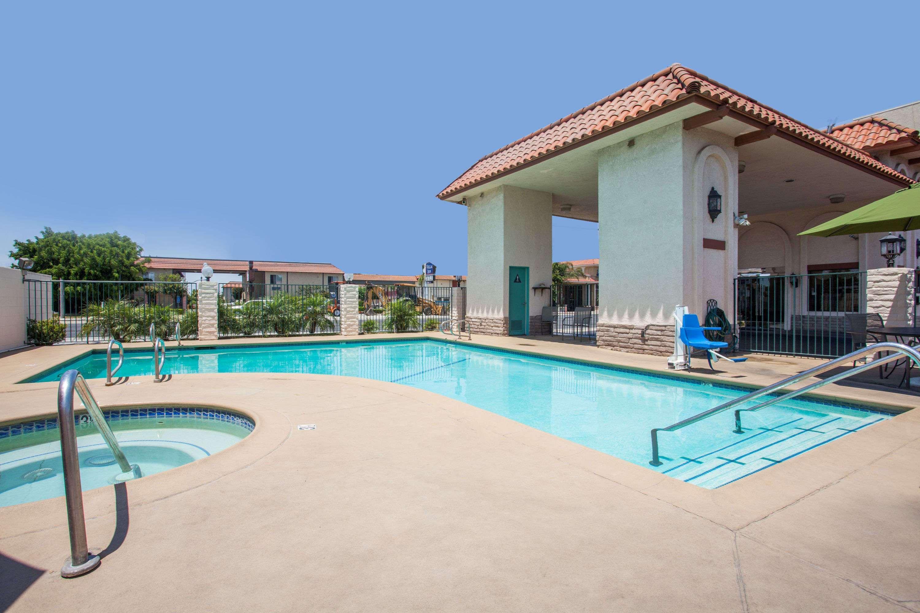 Days Inn By Wyndham Anaheim Near The Park Exterior photo