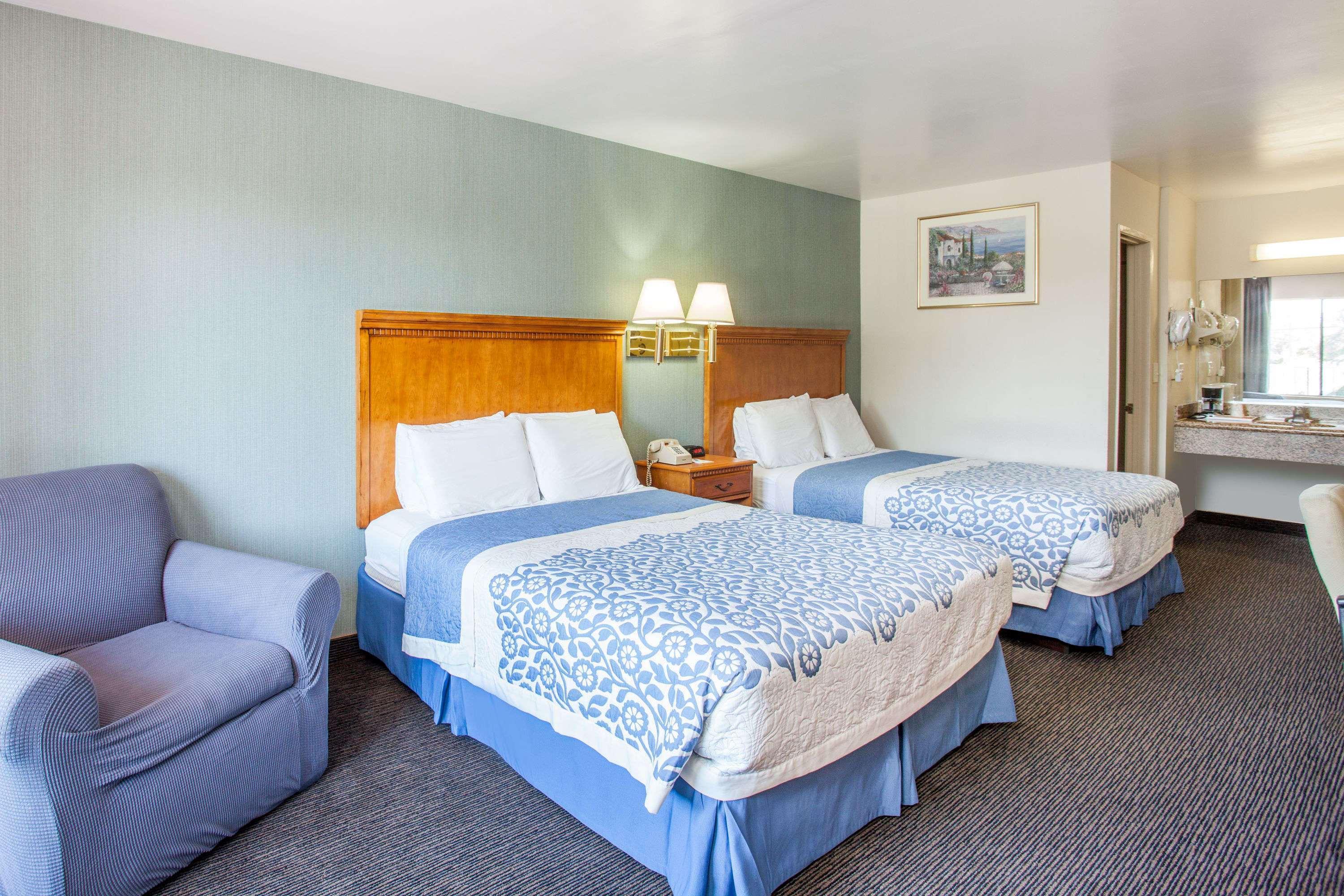 Days Inn By Wyndham Anaheim Near The Park Exterior photo