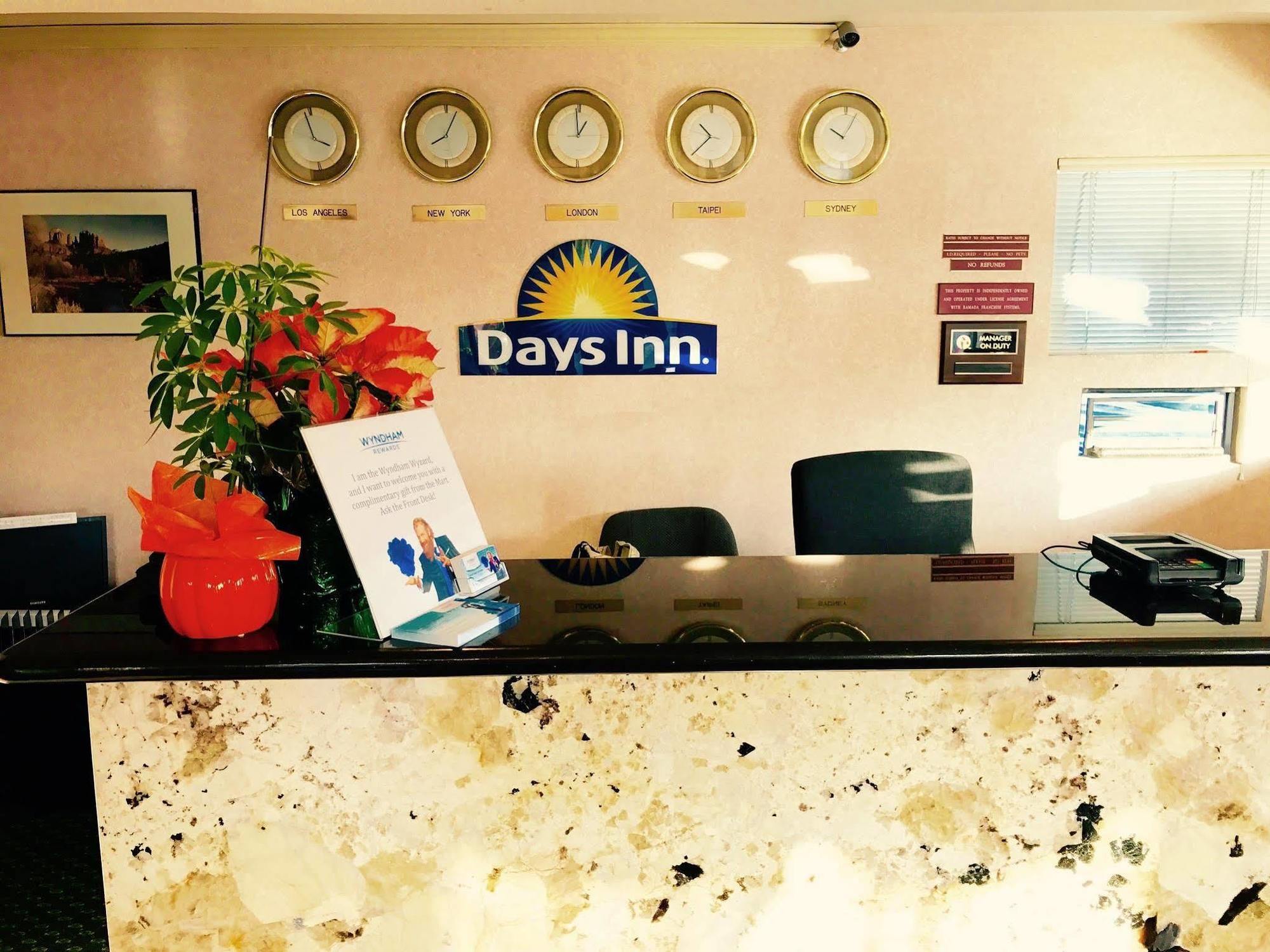 Days Inn By Wyndham Anaheim Near The Park Exterior photo