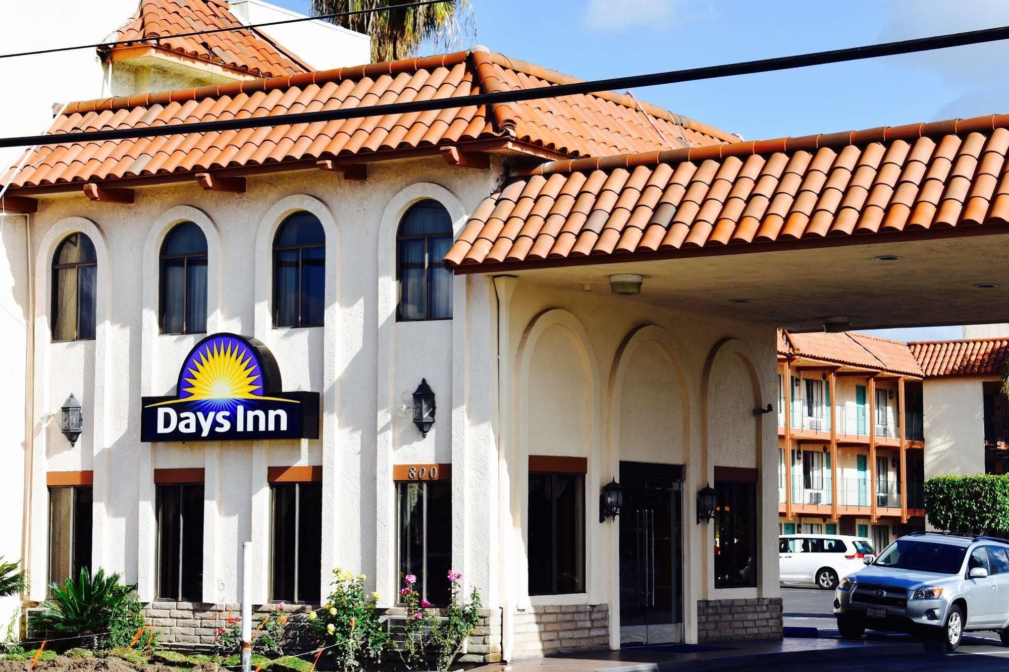 Days Inn By Wyndham Anaheim Near The Park Exterior photo