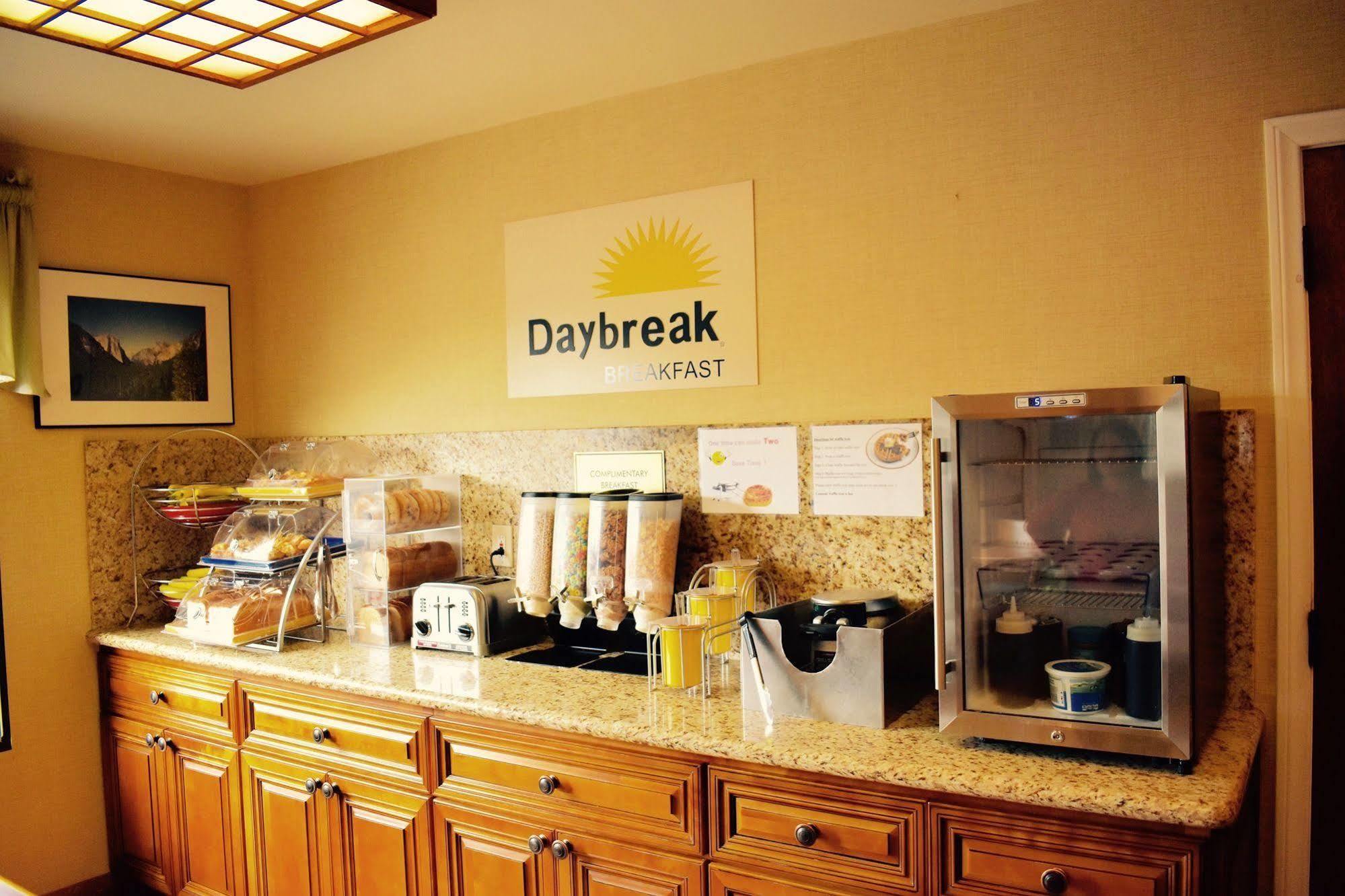 Days Inn By Wyndham Anaheim Near The Park Exterior photo