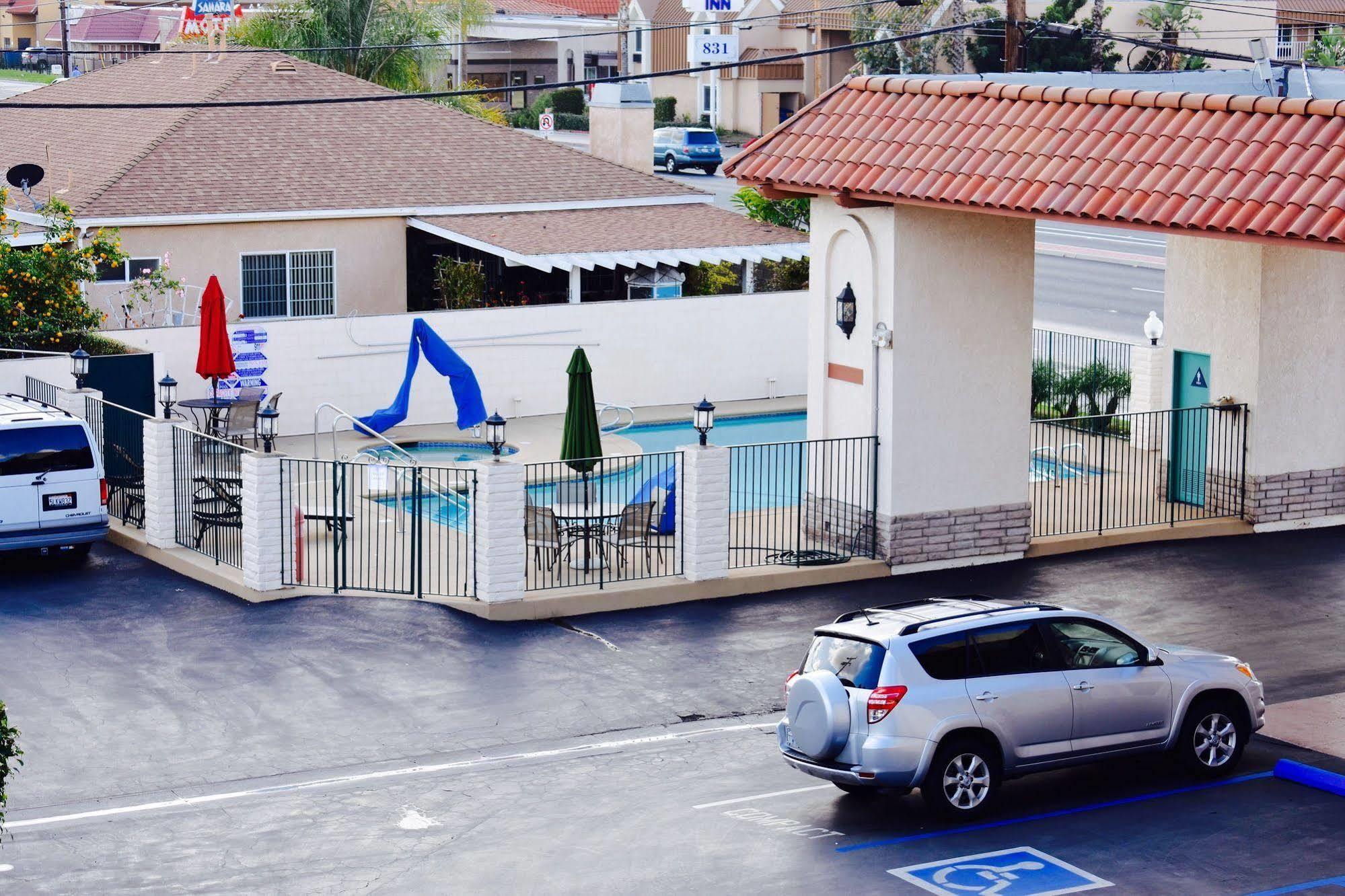 Days Inn By Wyndham Anaheim Near The Park Exterior photo